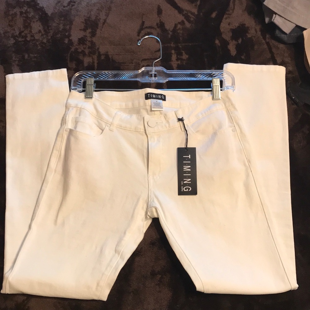 ✨NWT✨Timing white jeans, soft!
